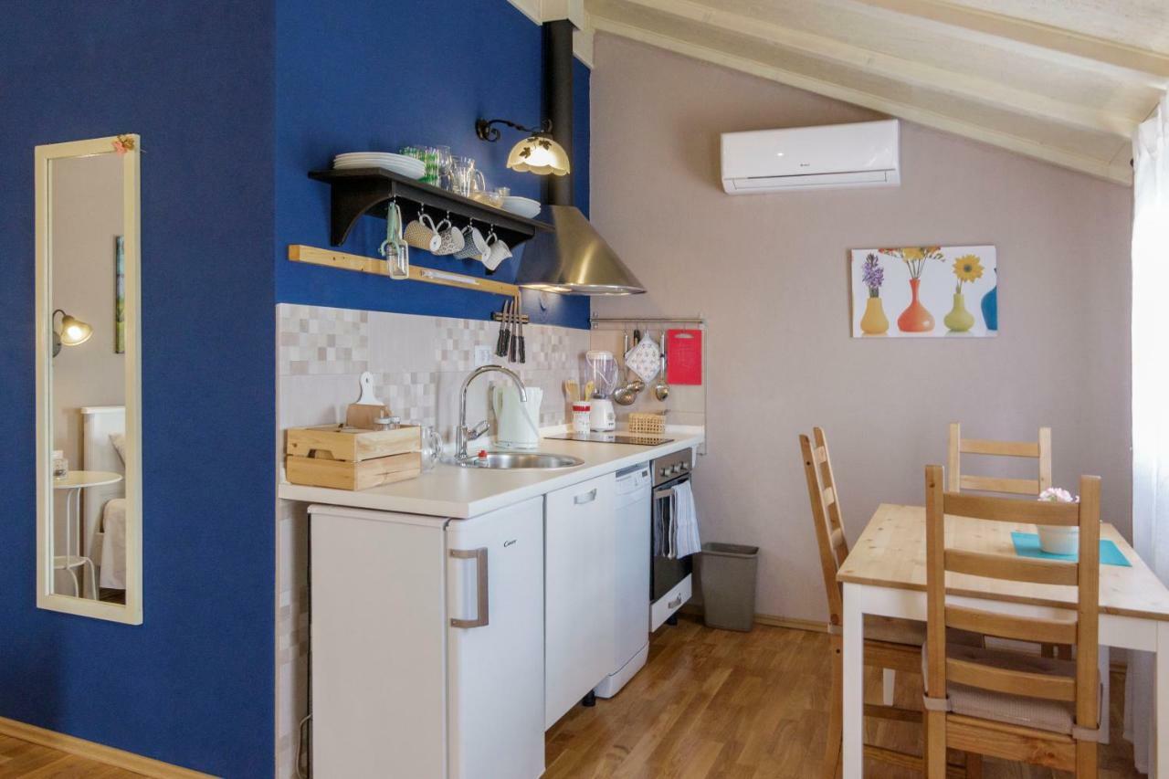 Apartments Mardesic Komiza Ngoại thất bức ảnh
