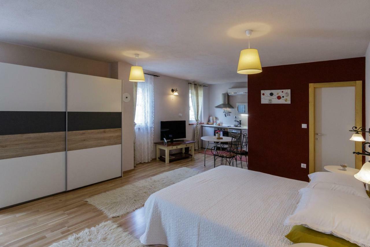 Apartments Mardesic Komiza Ngoại thất bức ảnh